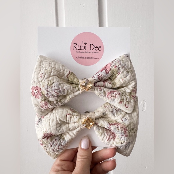 Handmade Accessories - Handmade 🧵 🪡 Upcycled Quilted Bow Clips